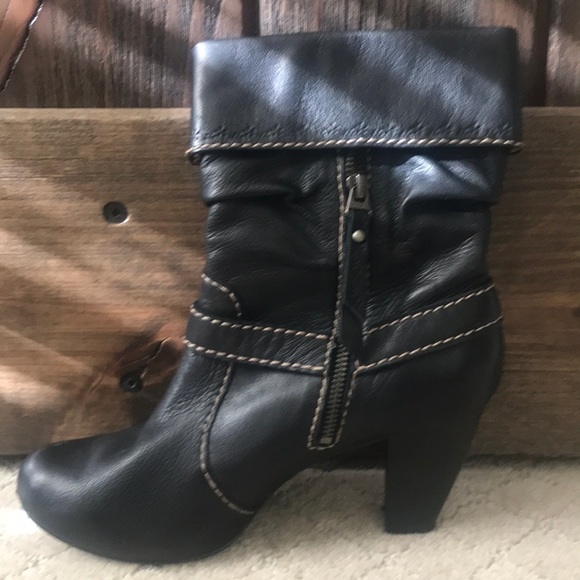 EUC Fossil black leather ankle bootie boots - Picture 6 of 8